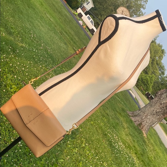 Tory Burch Handbags - Tory Burch Tan Crossbody Bag
